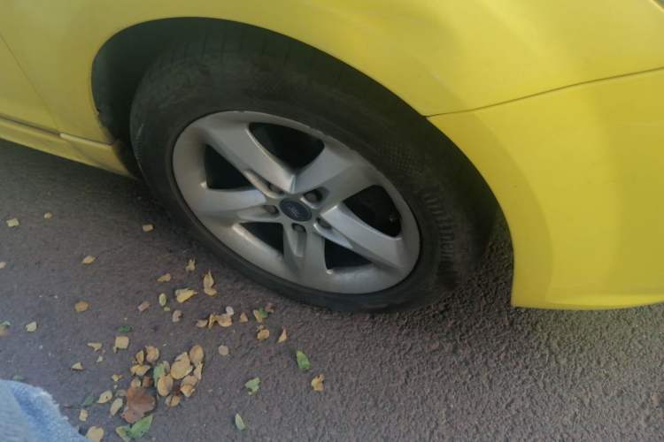 Used Ford Focus 2010 Hatchback 2.0L SVP Limited Edition Right Front Wheel Hub