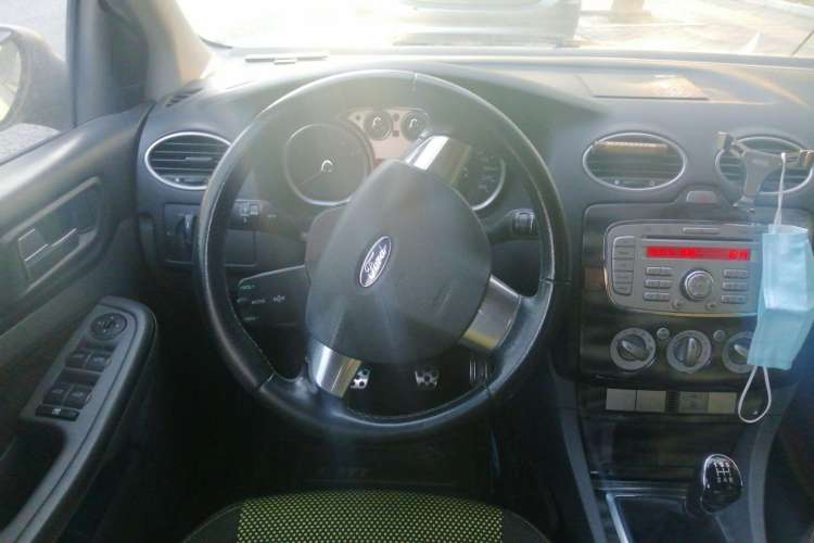 Used Ford Focus 2010 Hatchback 2.0L SVP Limited Edition Steering Wheel