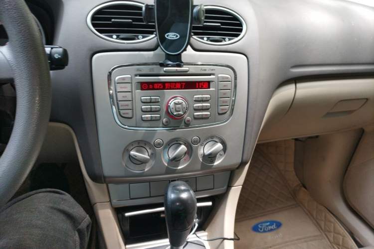 Used Ford Focus 2011 Hatchback 1.8L Automatic Fashion Edition Audio And AC Panel