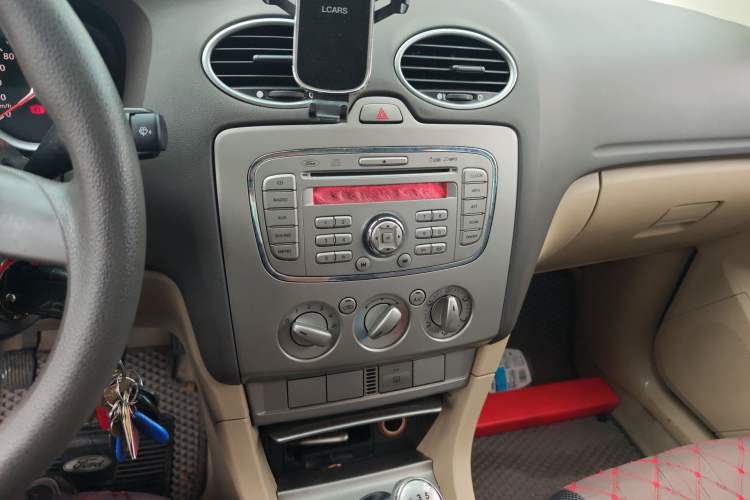 Used Ford Focus 2011 Sedan 1.8L Manual Comfort Model Audio And AC Panel