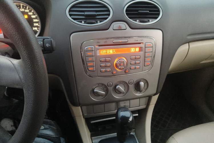 Used Ford Focus 2011 Sedan 1.8L Automatic Fashion Edition Audio And AC Panel