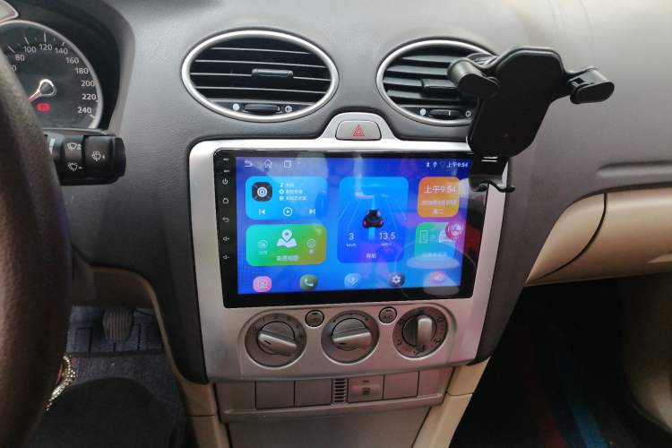 Used Ford Focus 2011 Sedan 1.8L Manual Classic Model Audio And AC Panel