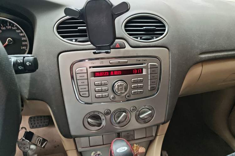 Used Ford Focus 2011 Hatchback 1.8L Automatic Fashion Edition Audio And AC Panel