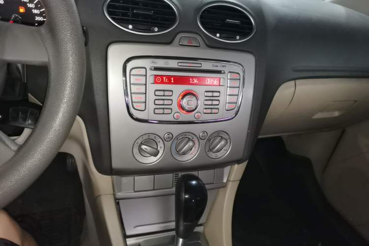 Used Ford Focus 2011 Hatchback 1.8L Automatic Fashion Edition Audio And AC Panel