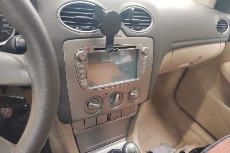 Used Ford Focus 2011 Sedan 1.8L Manual Comfort Model Audio And AC Panel