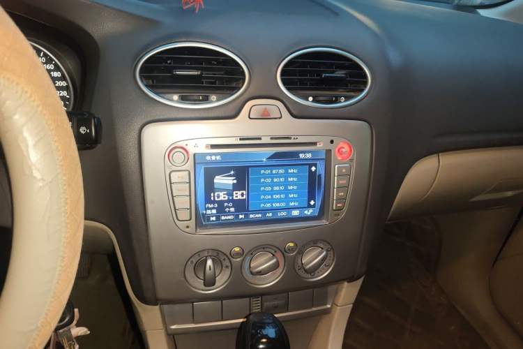 Used Ford Focus 2011 Sedan 1.8L Automatic Fashion Edition Audio And AC Panel