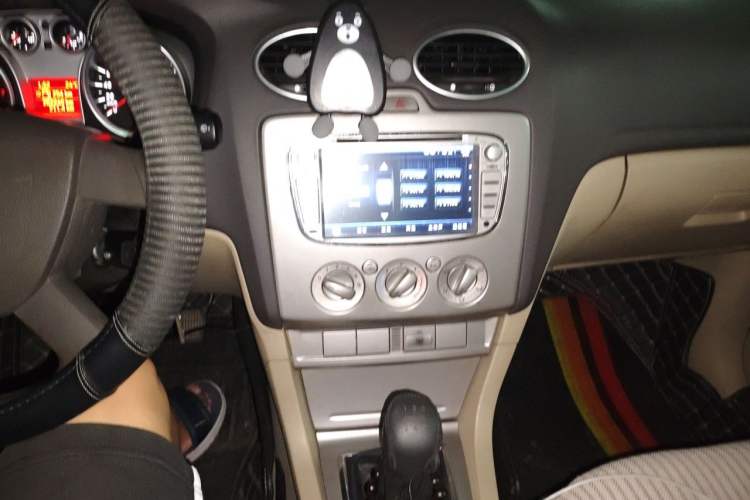 Used Ford Focus 2011 Sedan 1.8L Manual Comfort Model Audio And AC Panel