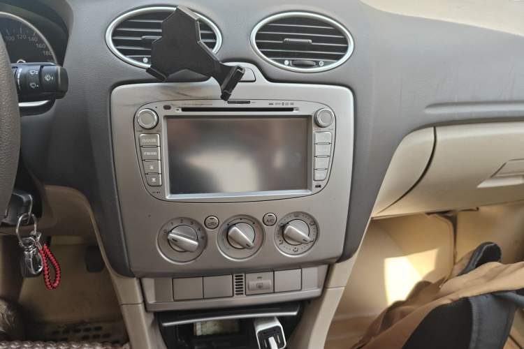 Used Ford Focus 2011 Sedan 1.8L Manual Comfort Model Audio And AC Panel