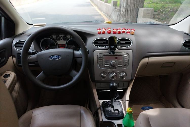 Used Ford Focus 2011 Hatchback 1.8L Automatic Fashion Edition Center Console