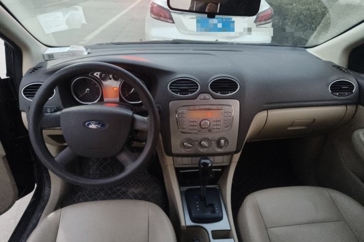Used Ford Focus 2011 Sedan 1.8L Automatic Fashion Edition Center Console