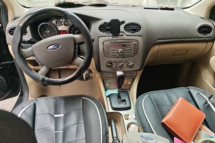 Used Ford Focus 2011 Hatchback 1.8L Automatic Fashion Edition Center Console