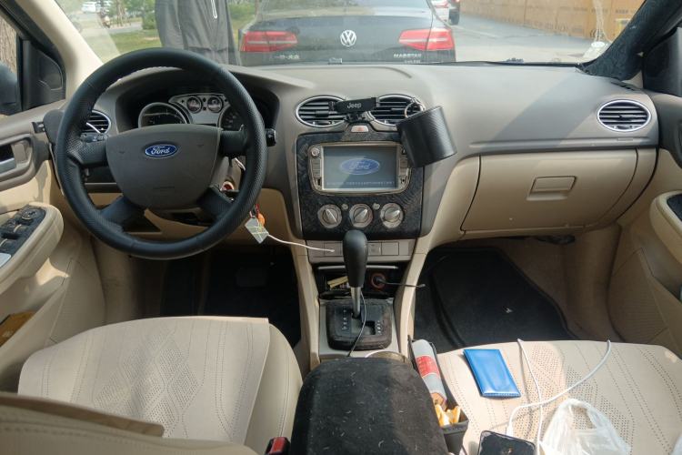 Used Ford Focus 2011 Hatchback 1.8L Automatic Fashion Edition Center Console
