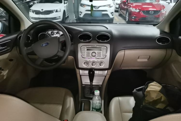 Used Ford Focus 2011 Hatchback 1.8L Automatic Fashion Edition Center Console