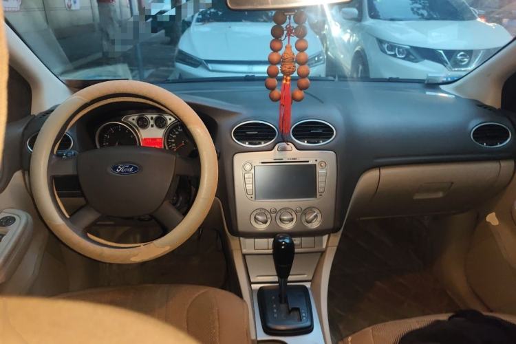 Used Ford Focus 2011 Sedan 1.8L Automatic Fashion Edition Center Console