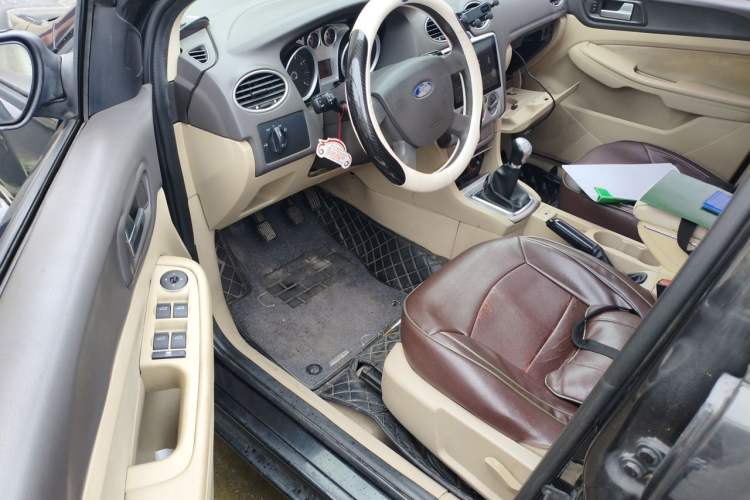 Used Ford Focus 2011 Sedan 1.8L Manual Classic Model Driver Seat