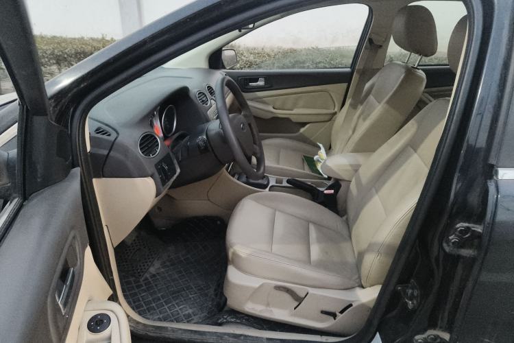 Used Ford Focus 2011 Sedan 1.8L Automatic Fashion Edition Driver Seat