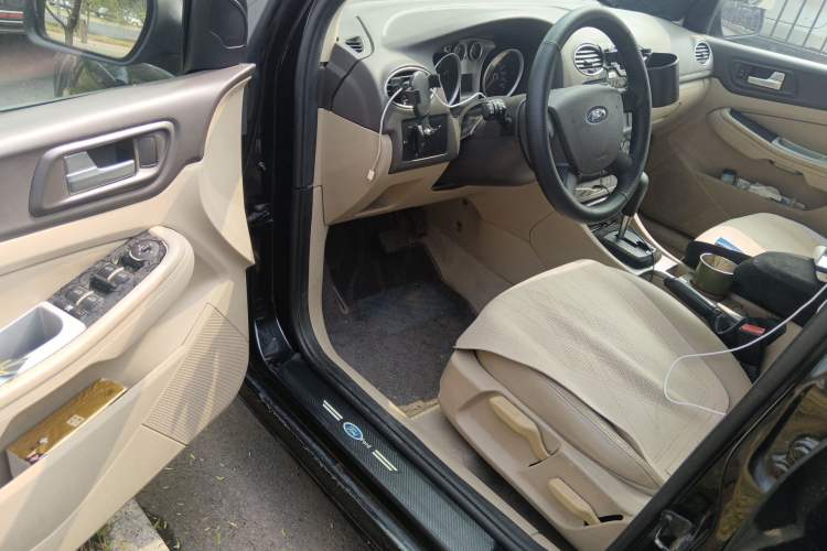 Used Ford Focus 2011 Hatchback 1.8L Automatic Fashion Edition Driver Seat