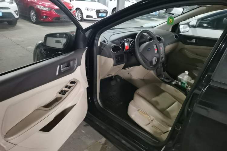 Used Ford Focus 2011 Hatchback 1.8L Automatic Fashion Edition Driver Seat