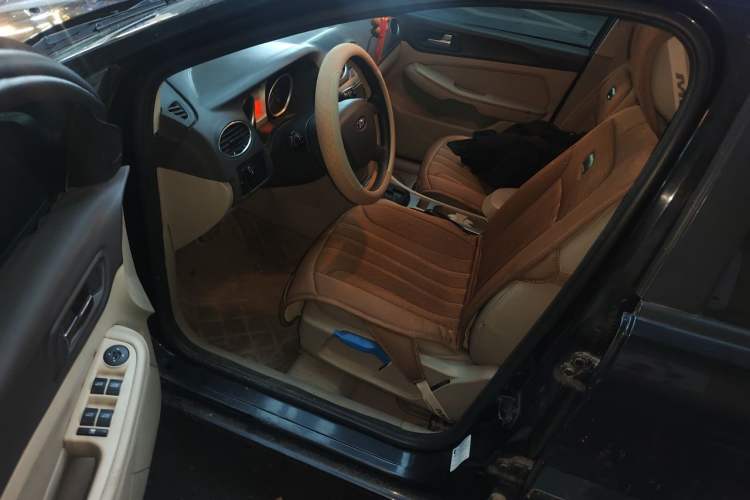 Used Ford Focus 2011 Sedan 1.8L Automatic Fashion Edition Driver Seat