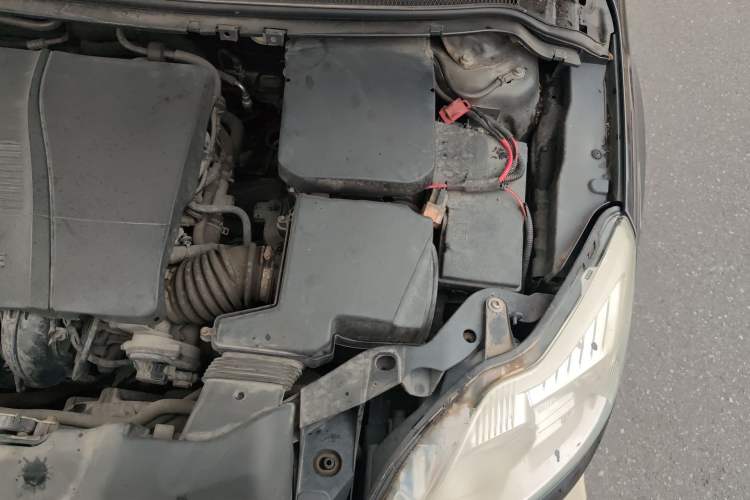 Used Ford Focus 2011 Sedan 1.8L Manual Comfort Model Engine Bay Left