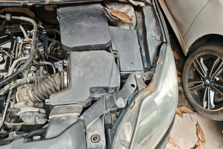 Used Ford Focus 2011 Hatchback 1.8L Automatic Fashion Edition Engine Bay Left