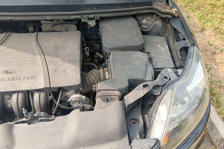 Used Ford Focus 2011 Hatchback 1.8L Automatic Fashion Edition Engine Bay Left