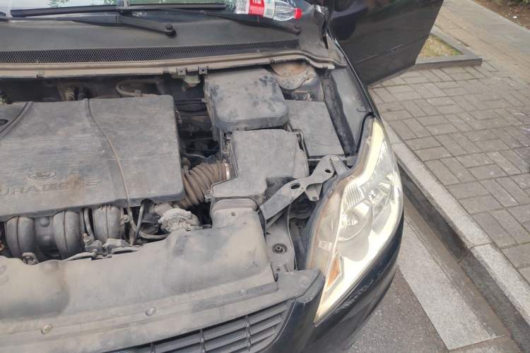 Used Ford Focus 2011 Sedan 1.8L Manual Comfort Model Engine Bay Left
