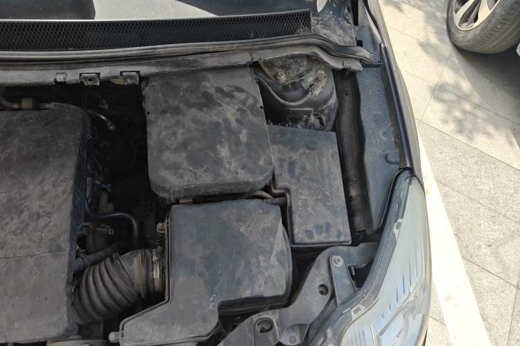 Used Ford Focus 2011 Sedan 1.8L Manual Comfort Model Engine Bay Left