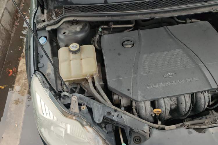 Used Ford Focus 2011 Sedan 1.8L Manual Comfort Model Engine Bay Right