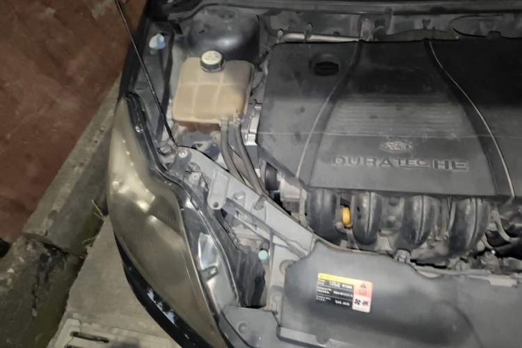 Used Ford Focus 2011 Hatchback 1.8L Manual Comfort Model Engine Bay Right