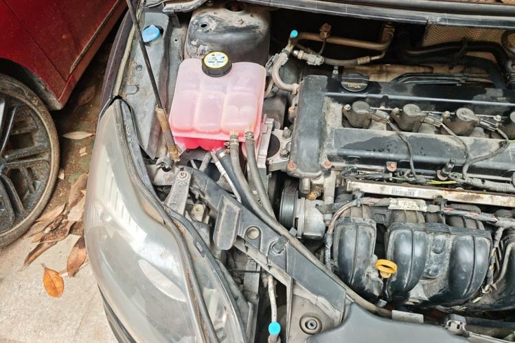 Used Ford Focus 2011 Hatchback 1.8L Automatic Fashion Edition Engine Bay Right