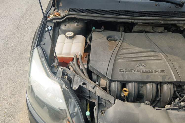 Used Ford Focus 2011 Hatchback 1.8L Automatic Fashion Edition Engine Bay Right