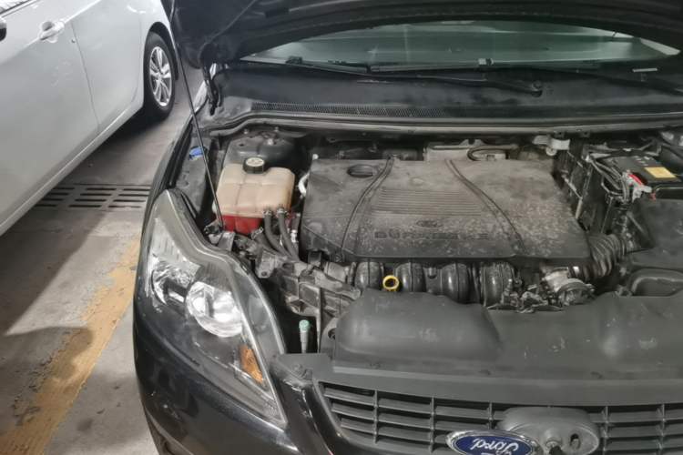Used Ford Focus 2011 Hatchback 1.8L Automatic Fashion Edition Engine Bay Right