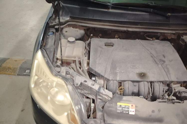 Used Ford Focus 2011 Sedan 1.8L Manual Comfort Model Engine Bay Right
