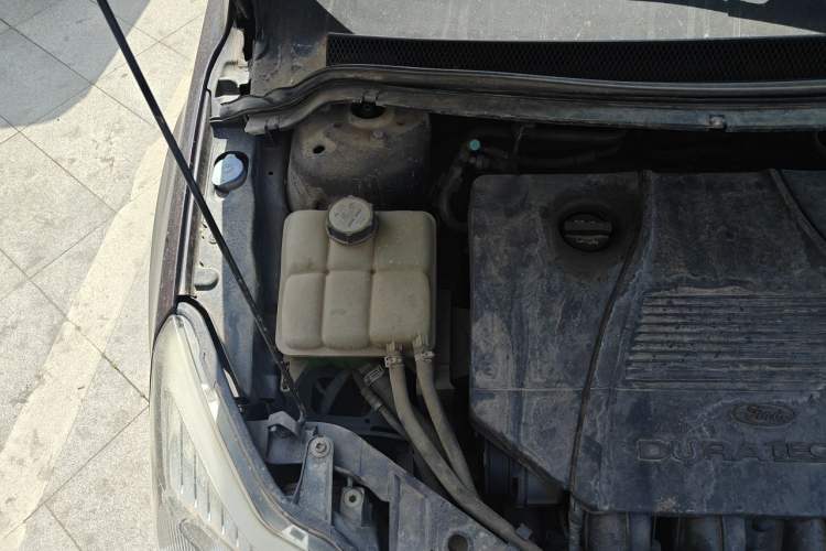 Used Ford Focus 2011 Sedan 1.8L Manual Comfort Model Engine Bay Right
