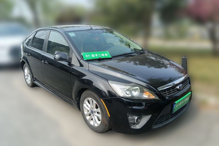 Used Ford Focus 2011 Hatchback 1.8L Automatic Fashion Edition Front Right 45 Deg