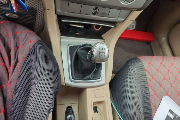 Used Ford Focus 2011 Sedan 1.8L Manual Comfort Model Gear Lever