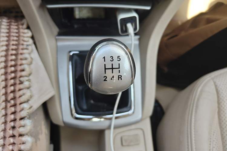 Used Ford Focus 2011 Sedan 1.8L Manual Comfort Model Gear Lever