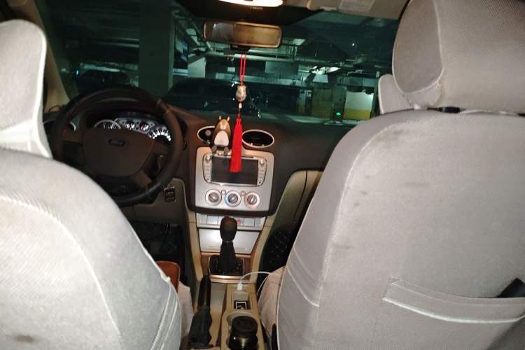 Used Ford Focus 2011 Sedan 1.8L Manual Comfort Model Headliner