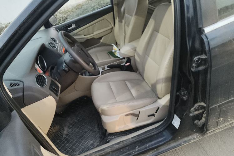 Used Ford Focus 2011 Sedan 1.8L Automatic Fashion Edition Left Front Seat