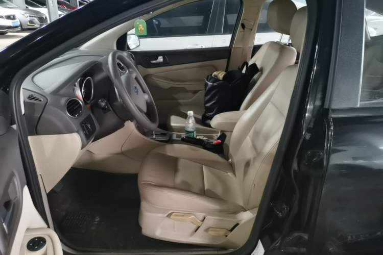 Used Ford Focus 2011 Hatchback 1.8L Automatic Fashion Edition Left Front Seat