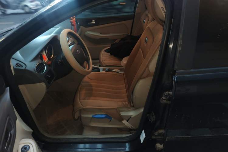 Used Ford Focus 2011 Sedan 1.8L Automatic Fashion Edition Left Front Seat