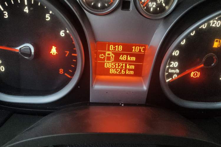 Used Ford Focus 2011 Sedan 1.8L Automatic Fashion Edition Odometer Close Up