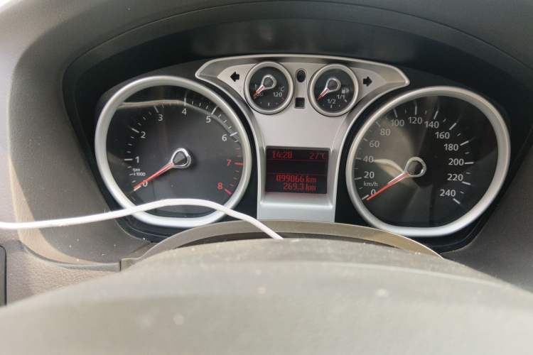 Used Ford Focus 2011 Hatchback 1.8L Automatic Fashion Edition Odometer Close Up