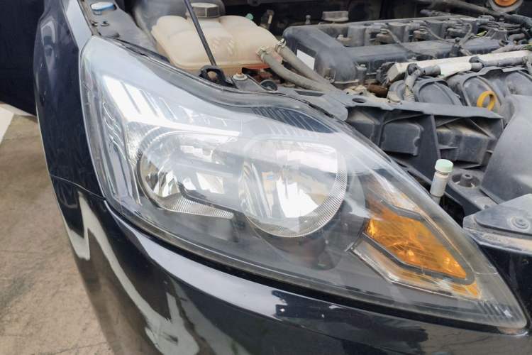 Used Ford Focus 2011 Sedan 1.8L Manual Classic Model Right Front Headlight