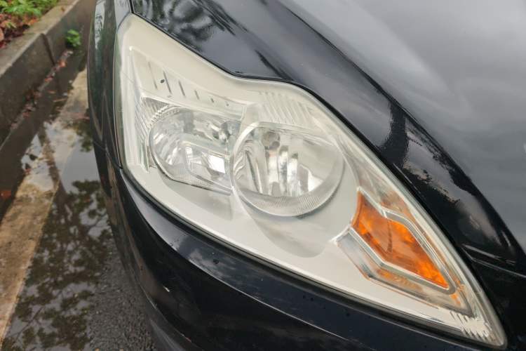 Used Ford Focus 2011 Sedan 1.8L Manual Comfort Model Right Front Headlight