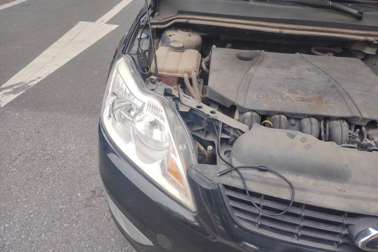 Used Ford Focus 2011 Sedan 1.8L Manual Comfort Model Right Front Headlight