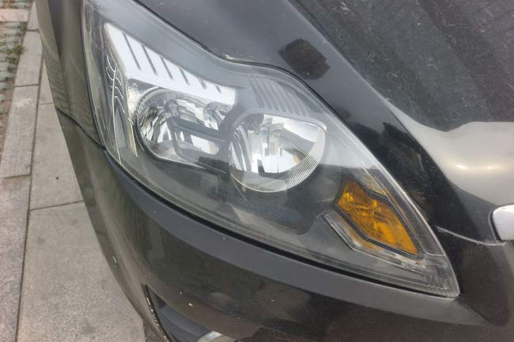 Used Ford Focus 2011 Hatchback 1.8L Manual Classic Model Right Front Headlight
