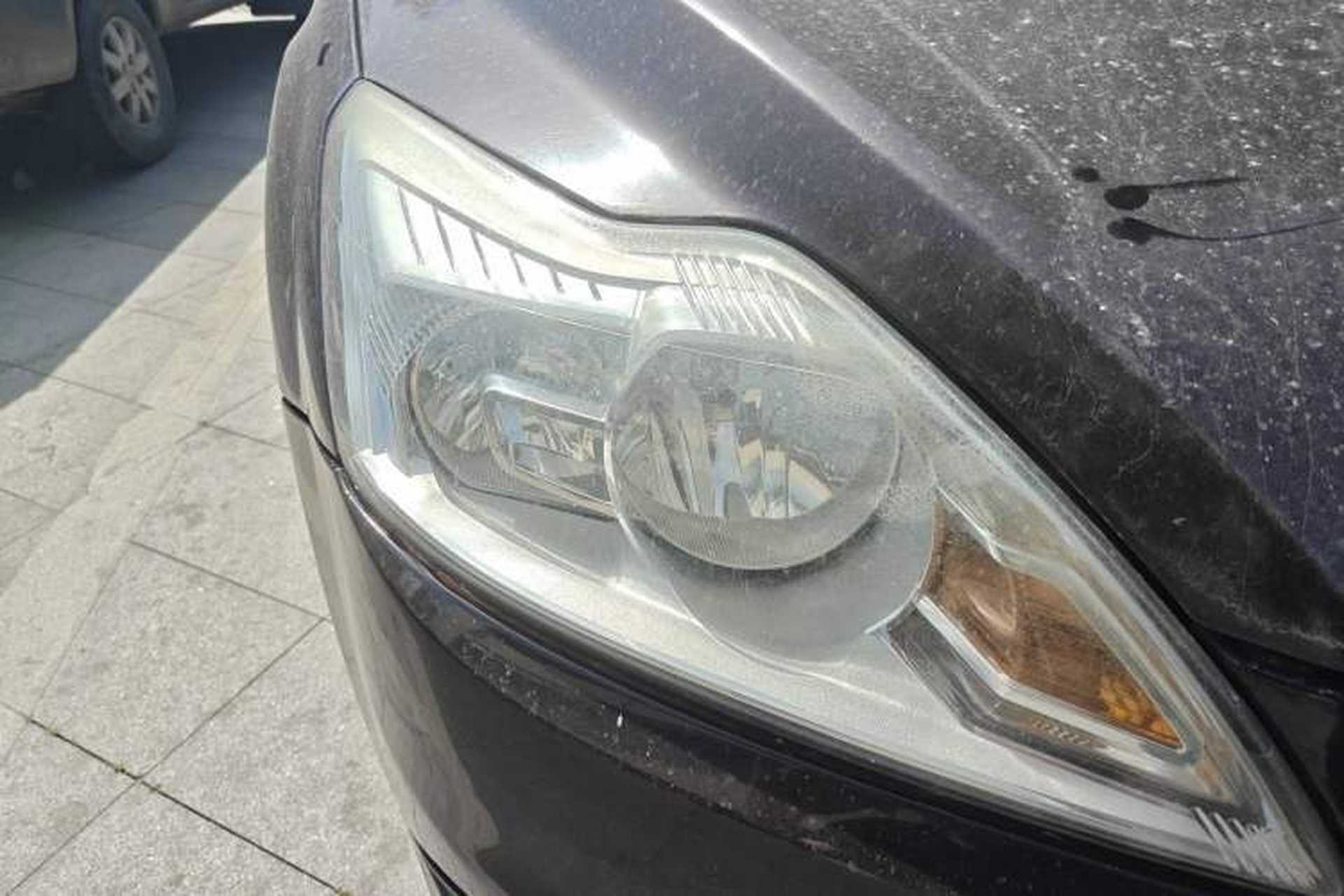 Used Ford Focus 2011 Sedan 1.8L Manual Comfort Model Right Front Headlight