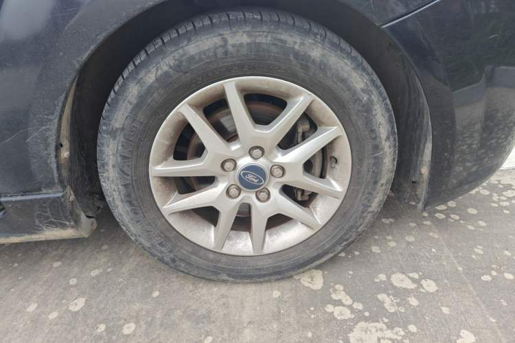 Used Ford Focus 2011 Hatchback 1.8L Manual Comfort Model Right Front Wheel Hub
